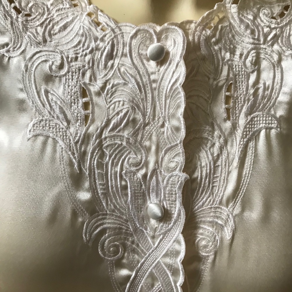 Blouse - Picture 2 of 4